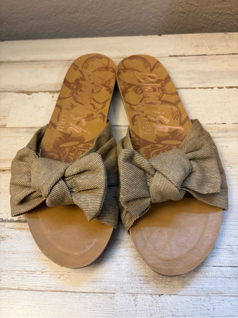 Women’s Knot-Top Slide Sandals in Taupe Blowfish Malibu